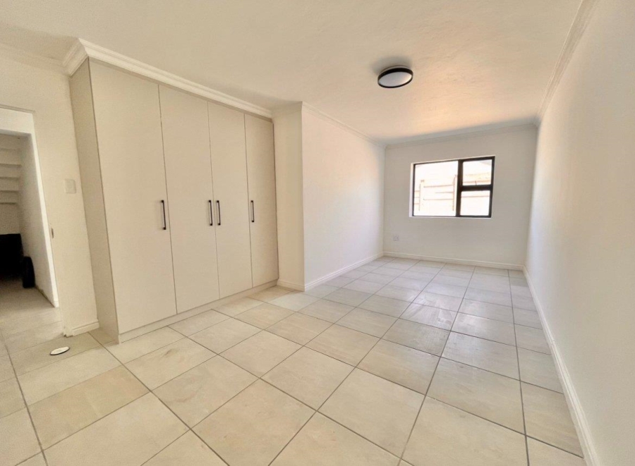 5 Bedroom Property for Sale in Wavecrest Eastern Cape